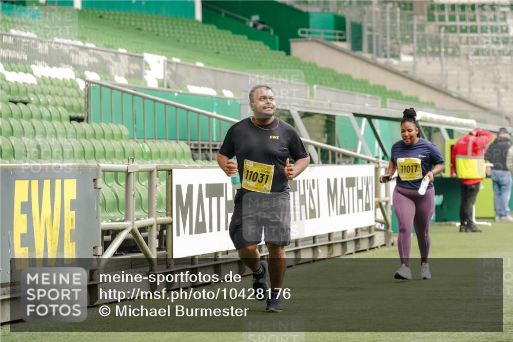 13.09.2026 - 21. swb-Marathon Bremen Michael Burmester http://msf.ph/oto/10428176 13.09.2026 10:52:53 Laufen im Stadion 10317, 10387, 10650, 10967, 10968, 11017, 11025, 11161, 11195, 11341, 11444, 11538, 12416, 12546, 10407, 10413, 10627, 10667, 10710, 10754, 11031, 11254, 11541, 11712, 11780, 11851, 11942, 11980, 12440, 12542 meine-sportfotos.de