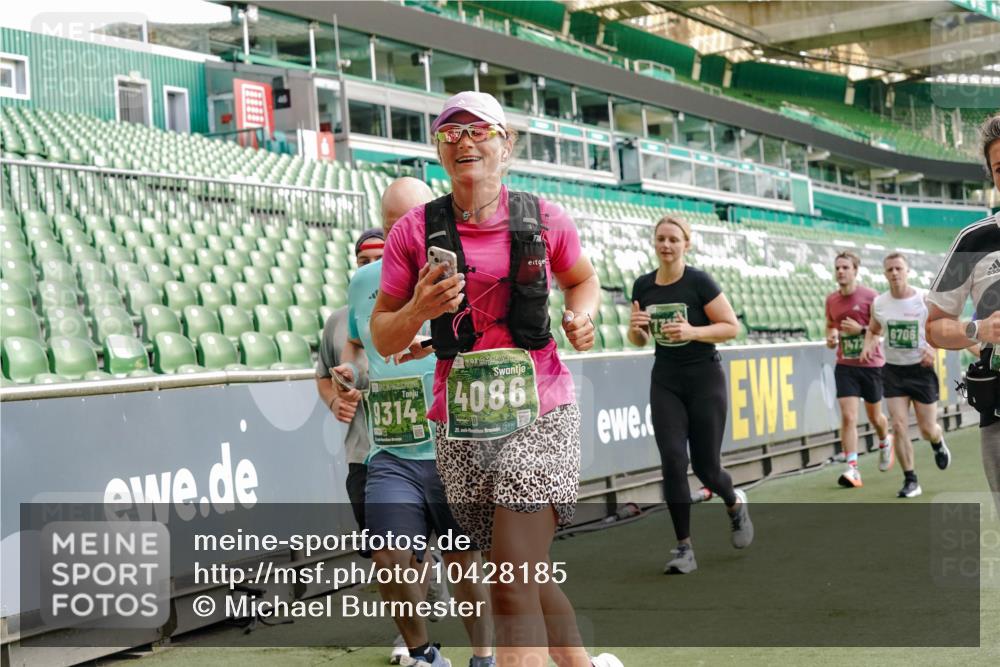 13.09.2026 - 21. swb-Marathon Bremen Michael Burmester http://msf.ph/oto/10428185 13.09.2026 13:26:12 Laufen im Stadion 202, 213, 294, 390, 505, 530, 543, 645, 815, 818, 833, 966, 1077, 1283, 1410, 1443, 1459, 1473, 1487, 1504, 1515, 1530, 1561, 1618, 1700, 1744, 1828, 1830, 1953, 2058, 2059, 2267, 2271, 2273, 2298, 2308, 2309, 2354, 2382, 2384, 2388, 2428, 2506, 2508, 2542, 2554, 2558, 2576, 2582, 2591, 2592, 2656, 2675, 2752, 2762, 2817, 2833, 2878, 2896, 2965, 2970, 2981, 3005, 3047, 3062, 3084, 3097, 3142, 3172, 3211, 3259, 3329, 3359, 3390, 3433, 3540, 3629 meine-sportfotos.de