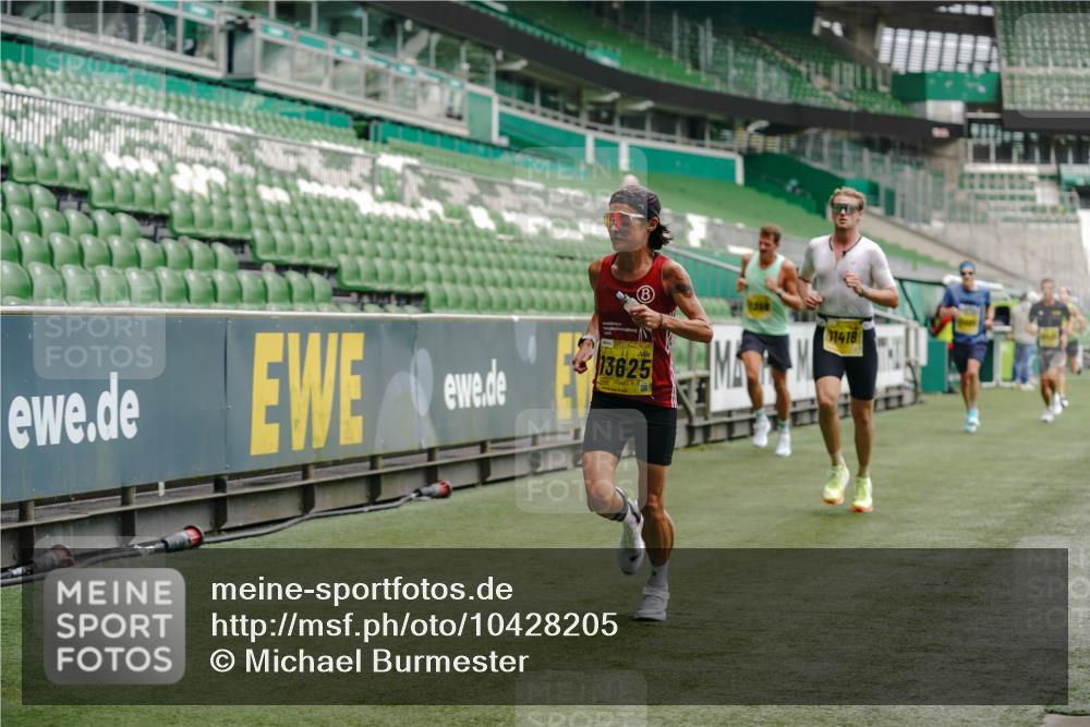 13.09.2026 - 21. swb-Marathon Bremen Michael Burmester http://msf.ph/oto/10428205 13.09.2026 10:19:31 Laufen im Stadion 10366, 10475, 11197, 11418, 11481, 11512, 11652, 12358, 12413, 12457, 13530, 13533, 13534, 13536, 13540, 13541, 13543, 13550, 13554, 13560, 13564, 13571, 13573, 13581, 13582, 13599, 13601, 13602, 13605, 13610, 13618, 13622, 13632, 13638, 13639, 13643, 10597, 12272, 13501, 13515, 13517, 13525, 13542, 13547, 13567, 13623, 13627, 13635 meine-sportfotos.de