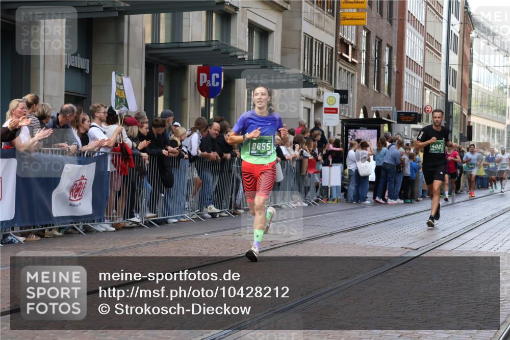 13.09.2026 - 21. swb-Marathon Bremen Strokosch-Dieckow http://msf.ph/oto/10428212 13.09.2026 13:08:09 Ziel 339, 678, 715, 1335, 1696, 3808, 4082, 4247, 4888, 5424, 5594, 7064, 8655, 9084, 9582, 2098, 2266, 2844, 4732, 6692, 13091, 13160 meine-sportfotos.de