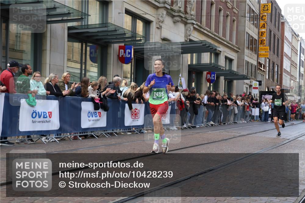 13.09.2026 - 21. swb-Marathon Bremen Strokosch-Dieckow http://msf.ph/oto/10428239 13.09.2026 13:08:10 Ziel 339, 678, 715, 1335, 1696, 3808, 4082, 4247, 4888, 5424, 5594, 7064, 8655, 9084, 9582, 2098, 2266, 2844, 3808, 4732, 5594, 6692, 13091, 13160 meine-sportfotos.de