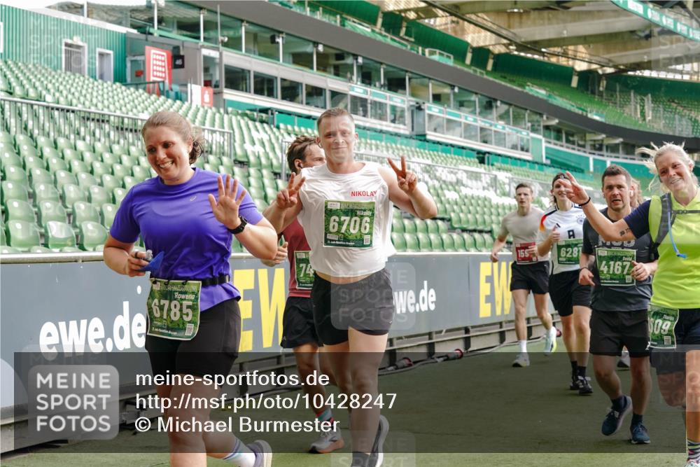 13.09.2026 - 21. swb-Marathon Bremen Michael Burmester http://msf.ph/oto/10428247 13.09.2026 13:26:15 Laufen im Stadion 202, 213, 294, 364, 390, 505, 530, 543, 645, 815, 818, 833, 966, 1077, 1283, 1410, 1443, 1459, 1473, 1487, 1504, 1515, 1530, 1561, 1618, 1700, 1744, 1828, 1830, 1953, 2058, 2059, 2267, 2271, 2273, 2298, 2308, 2309, 2354, 2382, 2384, 2388, 2404, 2428, 2506, 2508, 2542, 2558, 2576, 2582, 2591, 2592, 2656, 2675, 2752, 2762, 2817, 2833, 2878, 2896, 2965, 2970, 2981, 3005, 3047, 3050, 3062, 3084, 3097, 3142, 3172, 3211, 3259, 3329, 3359, 3390, 3433, 3540, 3629 meine-sportfotos.de
