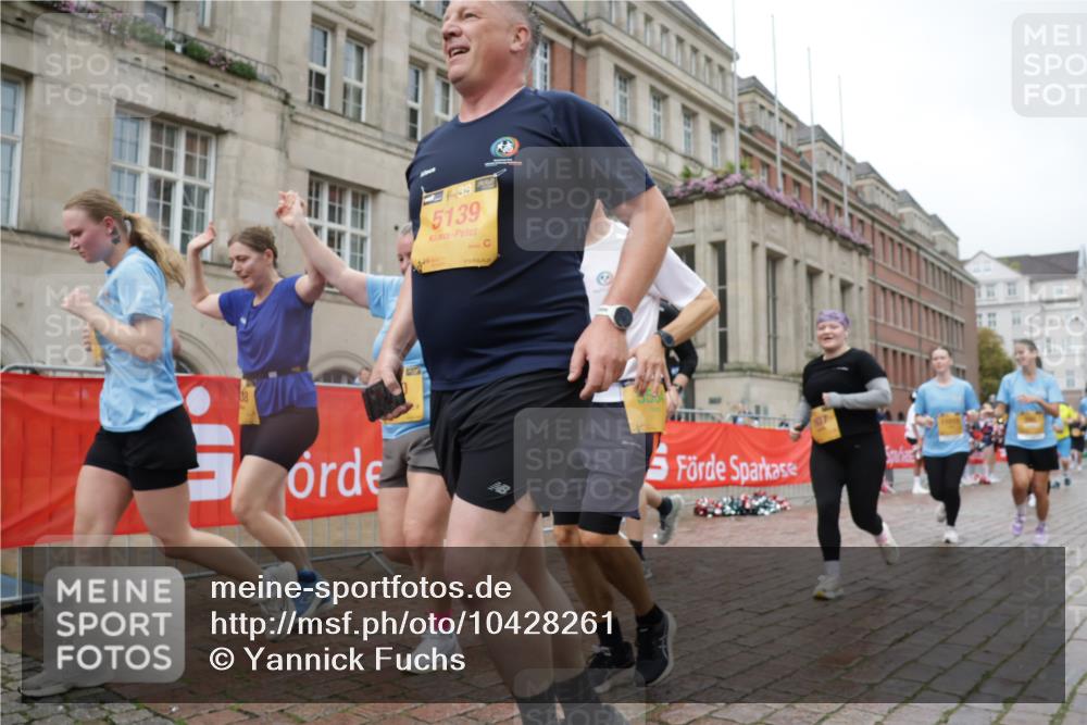13.09.2026 - Kiel Lauf Yannick Fuchs http://msf.ph/oto/10428261 13.09.2026 11:08:10 Ziel 121, 2120, 4949, 5833, 6401, 7123, 7254, 8019, 10525, 10702, 94, 311, 356, 656, 660, 755, 1136, 1637, 1951, 2136, 2940, 3397, 3828, 3986, 4297, 4983, 5095, 5139, 5554, 5638, 6086, 6404, 6690, 6727, 7035, 9604, 9952, 10244, 10873, 11015, 11407, 12013, 12267, 12379, 12706, 12730, 1067, 2235, 3536, 3798, 5418, 5856, 6061, 6185, 6360, 7108, 7667, 356, 660, 1601, 1637, 2905, 4983, 5138, 5139, 5542, 5554, 5638, 6380, 6690, 7625, 9064, 9604, 11015, 12267 meine-sportfotos.de