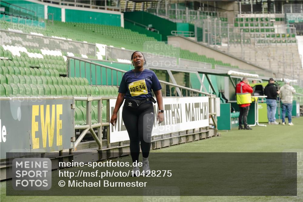 13.09.2026 - 21. swb-Marathon Bremen Michael Burmester http://msf.ph/oto/10428275 13.09.2026 10:53:33 Laufen im Stadion 10317, 10967, 11017, 11341, 11444, 11538, 12163, 12416, 10413, 10573, 10627, 10667, 10710, 10754, 11031, 11254, 11266, 11712, 11780, 11851, 11942, 12440 meine-sportfotos.de