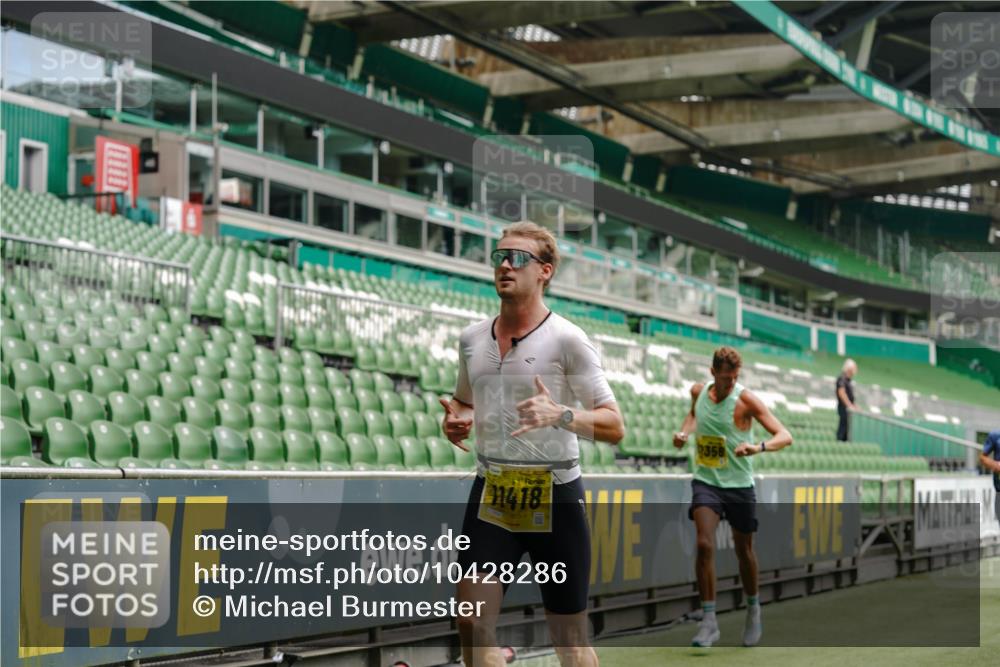 13.09.2026 - 21. swb-Marathon Bremen Michael Burmester http://msf.ph/oto/10428286 13.09.2026 10:19:33 Laufen im Stadion 10366, 10475, 10994, 11197, 11418, 11481, 11512, 11652, 12358, 12413, 12457, 13505, 13530, 13533, 13534, 13536, 13540, 13541, 13543, 13550, 13554, 13560, 13564, 13571, 13573, 13581, 13582, 13599, 13601, 13602, 13605, 13610, 13618, 13622, 13632, 13633, 13638, 13639, 13643, 10597, 12272, 13501, 13515, 13517, 13525, 13542, 13547, 13567, 13623, 13627, 13635 meine-sportfotos.de