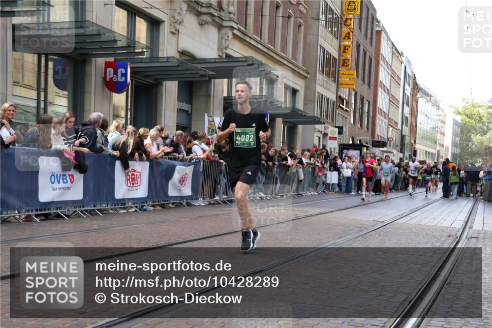 13.09.2026 - 21. swb-Marathon Bremen Strokosch-Dieckow http://msf.ph/oto/10428289 13.09.2026 13:08:13 Ziel 339, 678, 715, 1335, 1696, 3276, 4033, 4082, 4247, 4888, 5377, 5424, 6842, 7064, 7121, 8655, 9084, 9582, 2098, 2266, 2844, 3808, 4247, 5594, 6692, 13091, 13160 meine-sportfotos.de