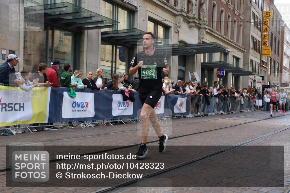 13.09.2026 - 21. swb-Marathon Bremen Strokosch-Dieckow http://msf.ph/oto/10428323 13.09.2026 13:08:13 Ziel 339, 678, 715, 1335, 1696, 3276, 4033, 4082, 4247, 4888, 5377, 5424, 6842, 7064, 7121, 8655, 9084, 9582, 2098, 2266, 2844, 3808, 4247, 5594, 6692, 13091, 13160 meine-sportfotos.de