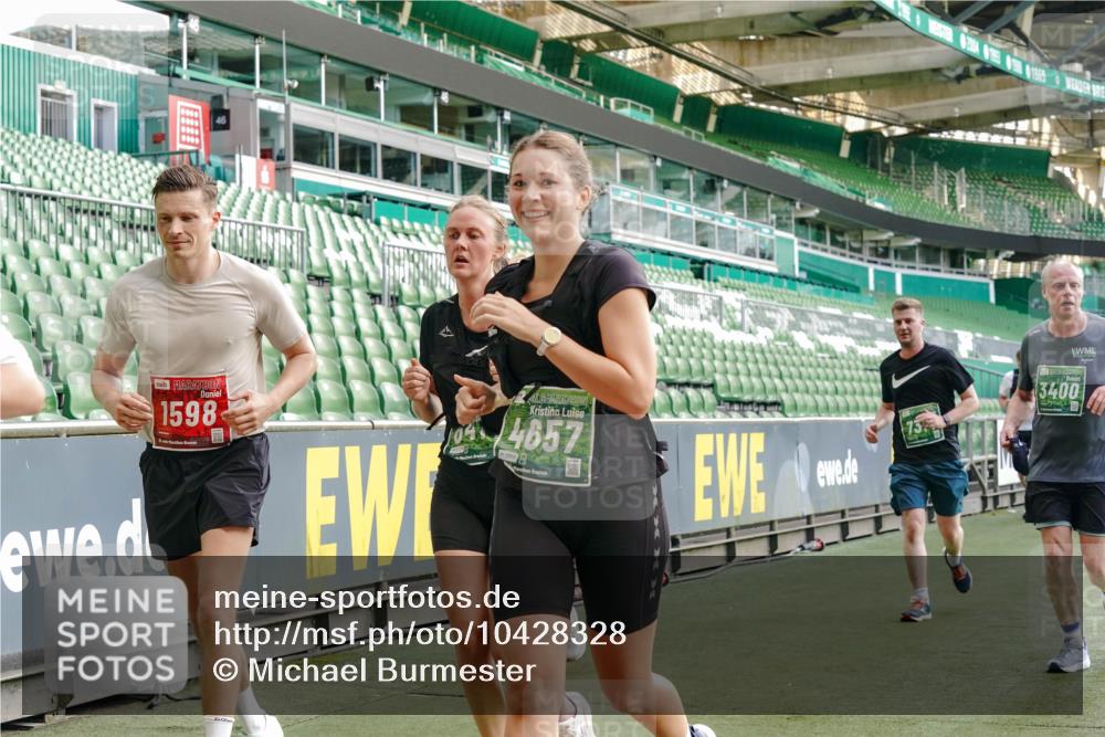 13.09.2026 - 21. swb-Marathon Bremen Michael Burmester http://msf.ph/oto/10428328 13.09.2026 13:26:19 Laufen im Stadion 186, 202, 213, 364, 390, 505, 530, 543, 645, 815, 818, 833, 966, 1077, 1283, 1410, 1443, 1459, 1473, 1487, 1504, 1530, 1561, 1618, 1700, 1744, 1828, 1830, 1953, 2058, 2059, 2271, 2273, 2298, 2308, 2309, 2354, 2382, 2384, 2388, 2404, 2428, 2506, 2508, 2542, 2558, 2576, 2582, 2591, 2592, 2656, 2675, 2748, 2752, 2762, 2817, 2833, 2878, 2896, 2965, 2970, 2981, 3005, 3047, 3050, 3062, 3084, 3097, 3142, 3172, 3211, 3259, 3329, 3359, 3390, 3433, 3540, 3629, 3756 meine-sportfotos.de