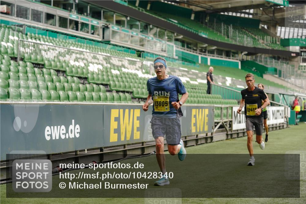 13.09.2026 - 21. swb-Marathon Bremen Michael Burmester http://msf.ph/oto/10428340 13.09.2026 10:19:36 Laufen im Stadion 10366, 10475, 10994, 11197, 11418, 11481, 11512, 11652, 12358, 12413, 13505, 13530, 13533, 13534, 13536, 13540, 13541, 13543, 13550, 13554, 13558, 13560, 13564, 13573, 13581, 13582, 13588, 13599, 13601, 13602, 13605, 13610, 13618, 13622, 13632, 13633, 13638, 13639, 13643, 10597, 12272, 13501, 13515, 13517, 13525, 13542, 13547, 13567, 13579, 13623, 13627, 13635 meine-sportfotos.de
