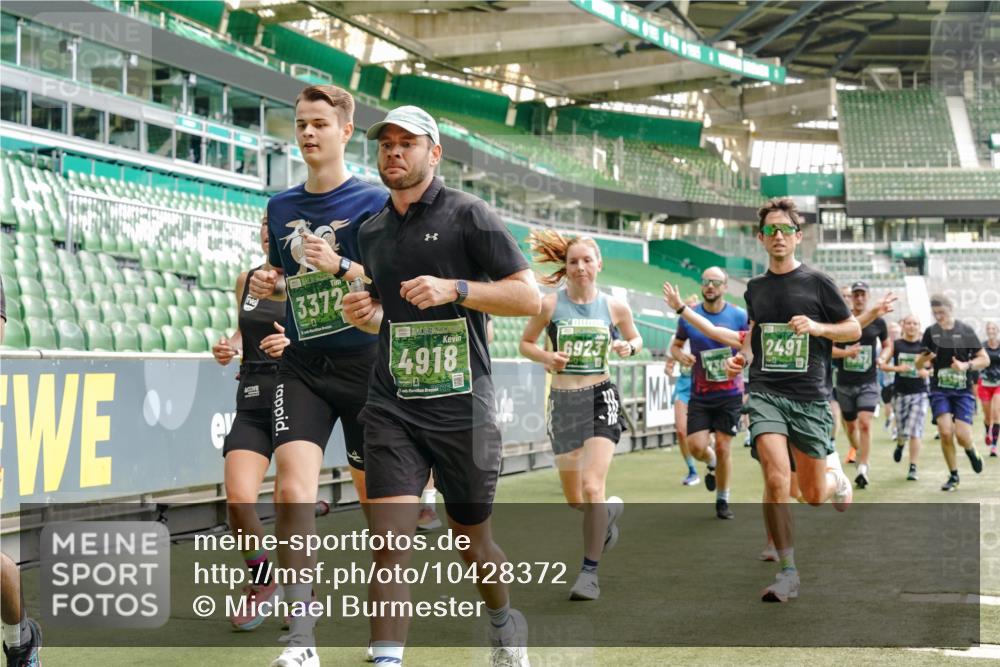 13.09.2026 - 21. swb-Marathon Bremen Michael Burmester http://msf.ph/oto/10428372 13.09.2026 13:02:54 Laufen im Stadion 150, 488, 531, 596, 722, 725, 762, 930, 936, 940, 946, 1006, 1014, 1067, 1163, 1250, 1436, 1458, 1460, 1611, 1771, 1896, 2033, 2047, 2062, 2223, 2276, 2292, 2345, 2364, 2378, 2421, 2434, 2513, 2625, 2638, 2666, 2668, 2779, 2900, 2934, 2977, 2987, 3013, 3044, 3114, 3135, 3163, 3164, 3187, 3248, 3258, 3294, 3334, 3360, 3392, 3402, 3460, 3496, 3510, 3527, 3576, 3585, 3597, 3603, 3618, 3667, 3721, 3806, 3846, 3852, 3859, 3893, 3938, 3970, 3983, 4000, 4077, 4133, 4506, 4558 meine-sportfotos.de