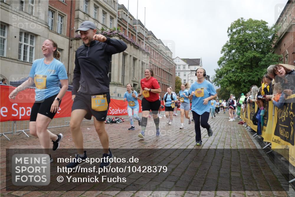 13.09.2026 - Kiel Lauf Yannick Fuchs http://msf.ph/oto/10428379 13.09.2026 11:08:19 Ziel 3798, 5856, 6061, 6185, 7108, 7254, 10525, 94, 121, 311, 656, 755, 1136, 1951, 2120, 2136, 3397, 3828, 3986, 4297, 4949, 5833, 6086, 6401, 6404, 7123, 8019, 9952, 10244, 10702, 11407, 12013, 12379, 12730, 834, 1067, 2235, 2575, 3536, 5418, 6360, 6576, 6626, 6662, 7667, 9162, 9800, 10645, 10647, 11442, 356, 656, 1136, 2940, 3986, 4983, 5095, 6086, 6727, 7035, 10244, 10873, 11015, 12267, 12730 meine-sportfotos.de