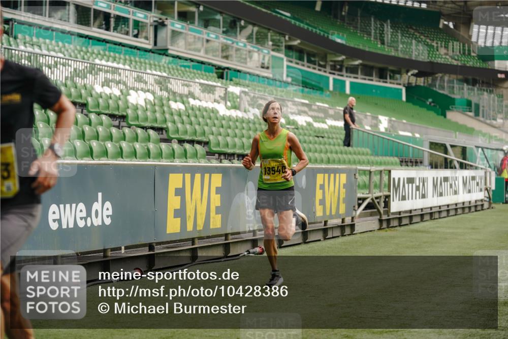 13.09.2026 - 21. swb-Marathon Bremen Michael Burmester http://msf.ph/oto/10428386 13.09.2026 10:19:38 Laufen im Stadion 10366, 10475, 10994, 11176, 11197, 11418, 11481, 11512, 11652, 12358, 12413, 13505, 13530, 13533, 13534, 13536, 13540, 13541, 13543, 13550, 13558, 13560, 13564, 13573, 13581, 13582, 13588, 13599, 13601, 13605, 13610, 13618, 13622, 13632, 13633, 13638, 13639, 13643, 10597, 12272, 13501, 13515, 13517, 13525, 13542, 13547, 13567, 13579, 13623, 13627, 13635 meine-sportfotos.de