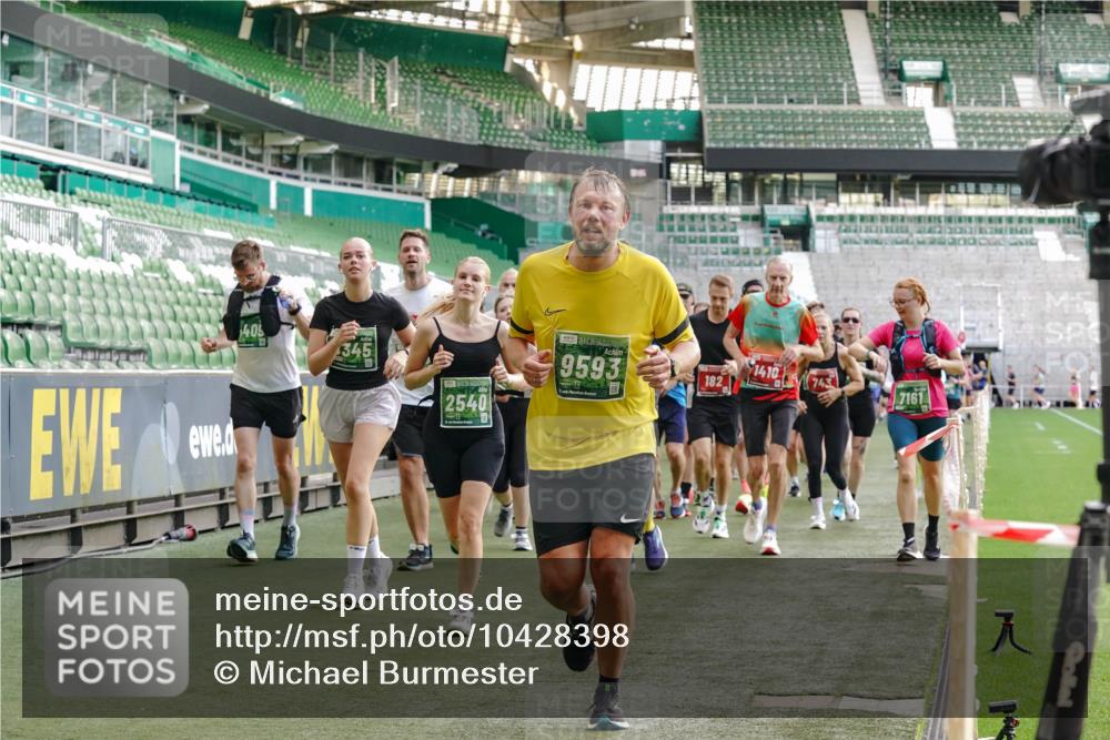 13.09.2026 - 21. swb-Marathon Bremen Michael Burmester http://msf.ph/oto/10428398 13.09.2026 13:26:22 Laufen im Stadion 186, 202, 213, 364, 390, 530, 543, 645, 815, 818, 833, 966, 1077, 1283, 1410, 1443, 1459, 1473, 1487, 1504, 1530, 1561, 1618, 1700, 1744, 1828, 1830, 1953, 2058, 2059, 2271, 2273, 2298, 2308, 2309, 2354, 2382, 2384, 2388, 2404, 2428, 2506, 2507, 2508, 2542, 2558, 2576, 2582, 2591, 2592, 2656, 2675, 2748, 2752, 2762, 2817, 2833, 2878, 2896, 2965, 2970, 2981, 3005, 3047, 3050, 3062, 3084, 3097, 3142, 3172, 3259, 3329, 3359, 3390, 3433, 3540, 3629, 3756 meine-sportfotos.de