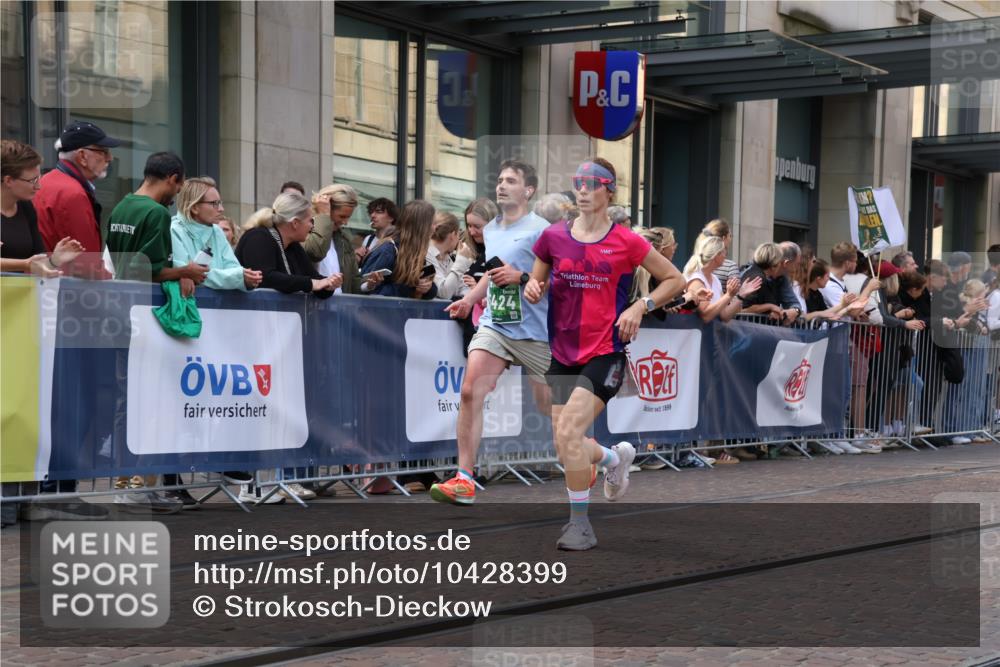 13.09.2026 - 21. swb-Marathon Bremen Strokosch-Dieckow http://msf.ph/oto/10428399 13.09.2026 13:08:18 Ziel 339, 715, 1335, 1696, 3110, 3276, 4033, 4082, 4888, 5377, 5424, 6842, 7064, 7121, 8555, 8655, 9084, 9240, 9411, 9702, 678, 1335, 1696, 2098, 2266, 2844, 3808, 4247, 5594, 6692, 8655, 9582, 13091, 13160 meine-sportfotos.de
