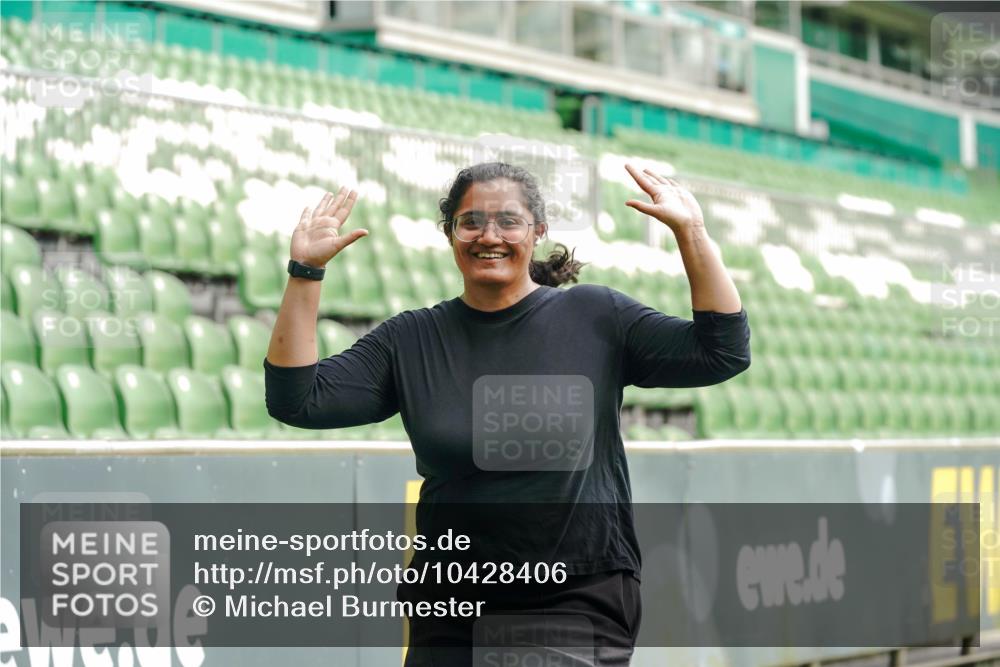 13.09.2026 - 21. swb-Marathon Bremen Michael Burmester http://msf.ph/oto/10428406 13.09.2026 10:53:52 Laufen im Stadion 10317, 12163, 12416, 10533, 10534, 10573, 10627, 10667, 10710, 11031, 11266, 11352, 11496, 11712, 11780, 11807, 12440, 12535 meine-sportfotos.de