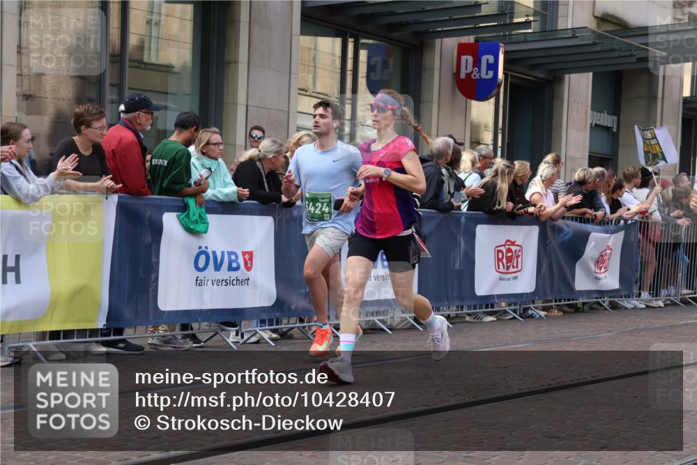 13.09.2026 - 21. swb-Marathon Bremen Strokosch-Dieckow http://msf.ph/oto/10428407 13.09.2026 13:08:19 Ziel 339, 715, 3110, 3276, 4033, 4082, 4888, 5377, 5424, 6842, 7064, 7121, 8555, 9084, 9240, 9411, 9702, 678, 1335, 1696, 2098, 2266, 2844, 3808, 4247, 5594, 6692, 8655, 9582, 13091 meine-sportfotos.de