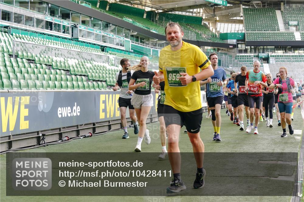 13.09.2026 - 21. swb-Marathon Bremen Michael Burmester http://msf.ph/oto/10428411 13.09.2026 13:26:23 Laufen im Stadion 186, 202, 213, 364, 390, 530, 543, 645, 815, 818, 833, 966, 1077, 1283, 1410, 1443, 1459, 1473, 1487, 1504, 1530, 1561, 1618, 1700, 1744, 1828, 1830, 1953, 2058, 2059, 2271, 2273, 2298, 2308, 2309, 2354, 2382, 2384, 2388, 2404, 2428, 2506, 2507, 2508, 2542, 2558, 2576, 2582, 2591, 2592, 2656, 2675, 2748, 2752, 2762, 2817, 2833, 2878, 2896, 2965, 2970, 2981, 3005, 3047, 3050, 3062, 3084, 3097, 3142, 3172, 3259, 3329, 3359, 3390, 3433, 3540, 3629, 3756 meine-sportfotos.de