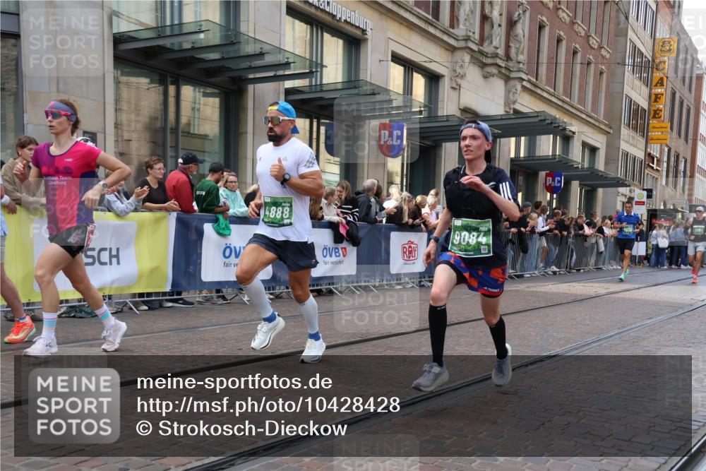 13.09.2026 - 21. swb-Marathon Bremen Strokosch-Dieckow http://msf.ph/oto/10428428 13.09.2026 13:08:19 Ziel 339, 715, 3110, 3276, 4033, 4082, 4888, 5377, 5424, 6842, 7064, 7121, 8555, 9084, 9240, 9411, 9702, 678, 1335, 1696, 2098, 2266, 2844, 3808, 4247, 5594, 6692, 8655, 9582, 13091 meine-sportfotos.de