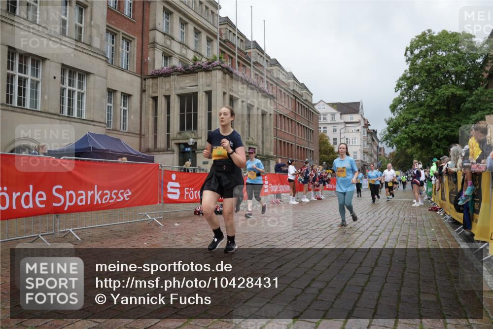 13.09.2026 - Kiel Lauf Yannick Fuchs http://msf.ph/oto/10428431 13.09.2026 11:08:23 Ziel 1067, 2235, 3536, 3798, 5856, 6061, 6185, 6360, 7108, 7254, 10525, 94, 121, 311, 755, 1951, 2120, 2136, 3397, 3828, 4297, 4949, 5833, 6401, 6404, 7123, 8019, 9952, 10702, 11407, 12013, 12379, 834, 1170, 2575, 4709, 5418, 6576, 6626, 6662, 7667, 9162, 9800, 10645, 10647, 11442, 94, 311, 656, 1136, 3986, 6086, 6404, 6727, 7035, 9952, 10244, 11407, 12013, 12730 meine-sportfotos.de