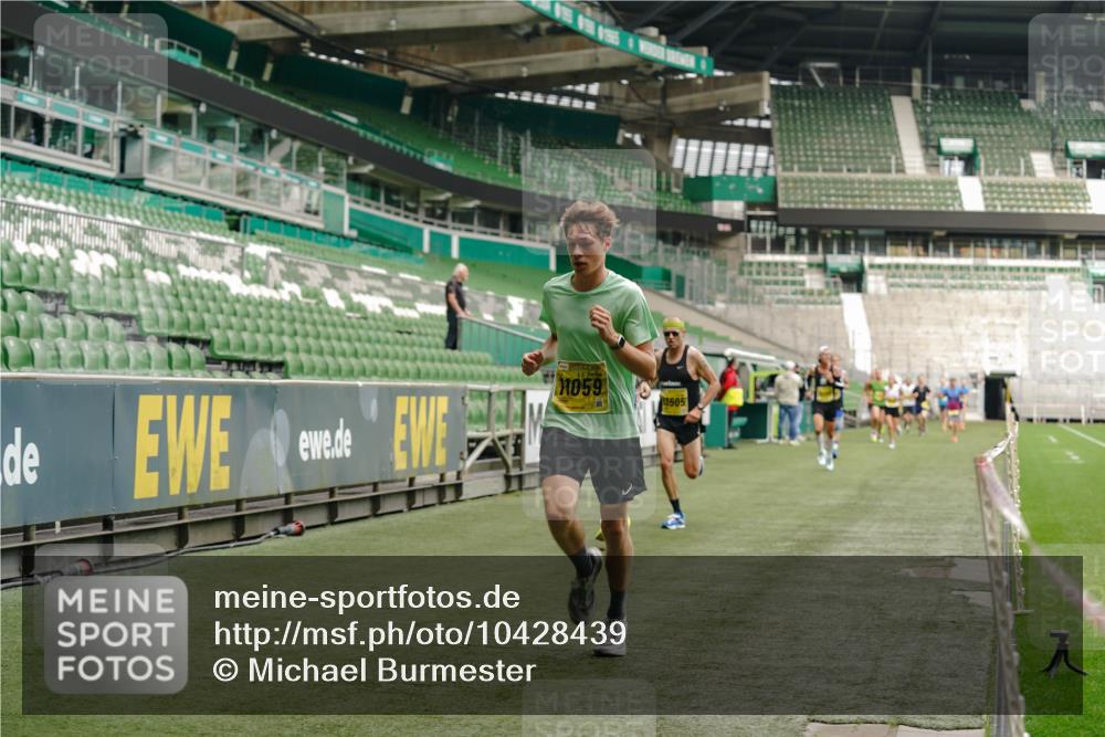 13.09.2026 - 21. swb-Marathon Bremen Michael Burmester http://msf.ph/oto/10428439 13.09.2026 10:19:40 Laufen im Stadion 10366, 10475, 10994, 11176, 11197, 11418, 11481, 11512, 11652, 12358, 12413, 13505, 13530, 13533, 13534, 13536, 13540, 13541, 13543, 13550, 13558, 13560, 13564, 13573, 13581, 13582, 13588, 13599, 13601, 13605, 13610, 13618, 13622, 13632, 13633, 13638, 13639, 13643, 10597, 12272, 13501, 13510, 13515, 13517, 13525, 13542, 13547, 13567, 13579, 13623, 13627, 13635 meine-sportfotos.de