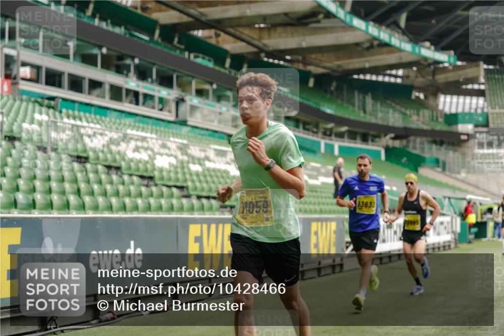 13.09.2026 - 21. swb-Marathon Bremen Michael Burmester http://msf.ph/oto/10428466 13.09.2026 10:19:41 Laufen im Stadion 10261, 10366, 10475, 10994, 11176, 11197, 11418, 11481, 11512, 11652, 12358, 12413, 13505, 13530, 13533, 13534, 13536, 13540, 13541, 13543, 13550, 13558, 13560, 13564, 13573, 13581, 13582, 13588, 13590, 13599, 13601, 13605, 13610, 13618, 13619, 13622, 13632, 13633, 13638, 13639, 13643, 10597, 12272, 13501, 13510, 13515, 13517, 13525, 13542, 13547, 13567, 13579, 13623, 13627, 13635 meine-sportfotos.de