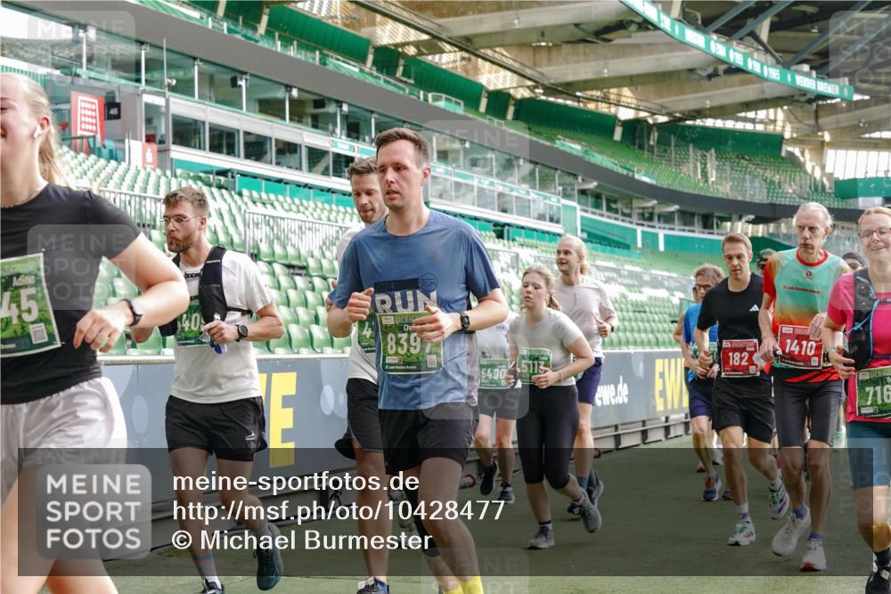 13.09.2026 - 21. swb-Marathon Bremen Michael Burmester http://msf.ph/oto/10428477 13.09.2026 13:26:26 Laufen im Stadion 186, 202, 213, 364, 390, 530, 543, 645, 815, 818, 833, 966, 1077, 1283, 1410, 1443, 1459, 1473, 1487, 1504, 1530, 1561, 1618, 1700, 1744, 1828, 1830, 1953, 2058, 2059, 2271, 2273, 2298, 2308, 2309, 2354, 2382, 2384, 2388, 2404, 2428, 2506, 2507, 2508, 2542, 2558, 2576, 2582, 2591, 2592, 2656, 2675, 2748, 2752, 2762, 2817, 2833, 2875, 2878, 2896, 2965, 2970, 2981, 3005, 3047, 3050, 3062, 3084, 3097, 3142, 3172, 3259, 3329, 3359, 3390, 3433, 3540, 3629, 3756 meine-sportfotos.de