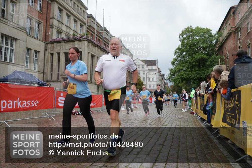 13.09.2026 - Kiel Lauf Yannick Fuchs http://msf.ph/oto/10428490 13.09.2026 11:08:28 Ziel 834, 1067, 2235, 2575, 3536, 3798, 5418, 5856, 6061, 6185, 6360, 6626, 7667, 121, 755, 1951, 2120, 2136, 3397, 3828, 4297, 4949, 5833, 6401, 7108, 7123, 7254, 8019, 10525, 10702, 12379, 24, 25, 1170, 2250, 2951, 4709, 6576, 6662, 9162, 9800, 10645, 10647, 11442, 94, 311, 656, 2136, 3828, 3986, 6404, 9952, 11407, 12013, 12379, 12730 meine-sportfotos.de