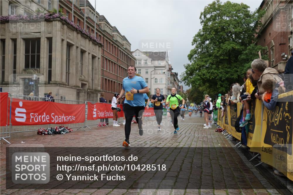 13.09.2026 - Kiel Lauf Yannick Fuchs http://msf.ph/oto/10428518 13.09.2026 11:08:32 Ziel 834, 1067, 2235, 2575, 3536, 3798, 5418, 6360, 6626, 6662, 7667, 9800, 10645, 10647, 11442, 121, 755, 1951, 2120, 3397, 3798, 4297, 4949, 5833, 5856, 6061, 6185, 6401, 7108, 7123, 7254, 8019, 10525, 10702, 24, 25, 1170, 2250, 2951, 4709, 6576, 9162, 10928, 94, 755, 1951, 2136, 3397, 3828, 4297, 6404, 9952, 12379 meine-sportfotos.de