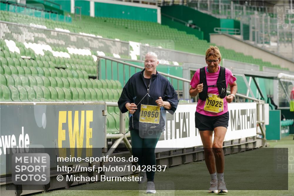 13.09.2026 - 21. swb-Marathon Bremen Michael Burmester http://msf.ph/oto/10428537 13.09.2026 10:54:38 Laufen im Stadion 12163, 10387, 10533, 10534, 10573, 10627, 10650, 10667, 10968, 11025, 11031, 11161, 11195, 11266, 11352, 11496, 11780, 11807, 12377, 12408, 12535, 12546 meine-sportfotos.de