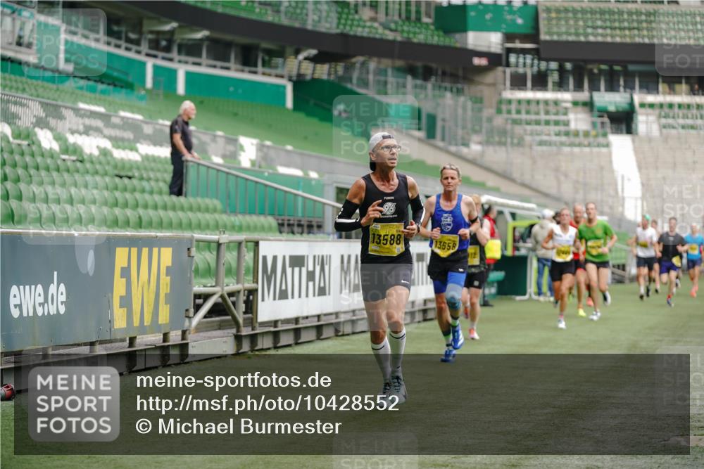 13.09.2026 - 21. swb-Marathon Bremen Michael Burmester http://msf.ph/oto/10428552 13.09.2026 10:19:44 Laufen im Stadion 10261, 10262, 10366, 10475, 10818, 10994, 11067, 11068, 11176, 11197, 11418, 11481, 11512, 11652, 12324, 12358, 12413, 13505, 13530, 13533, 13534, 13536, 13540, 13541, 13543, 13550, 13558, 13560, 13564, 13573, 13581, 13582, 13583, 13588, 13590, 13599, 13601, 13605, 13610, 13618, 13619, 13622, 13632, 13633, 13638, 13639, 10597, 12272, 13501, 13510, 13515, 13517, 13525, 13542, 13547, 13567, 13579, 13623, 13627, 13635 meine-sportfotos.de