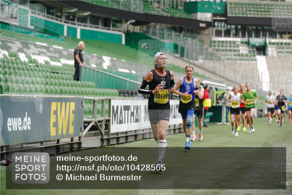 13.09.2026 - 21. swb-Marathon Bremen Michael Burmester http://msf.ph/oto/10428565 13.09.2026 10:19:45 Laufen im Stadion 10261, 10262, 10366, 10475, 10818, 10994, 11067, 11068, 11176, 11197, 11418, 11481, 11512, 11652, 12324, 12358, 12413, 13505, 13530, 13533, 13534, 13536, 13540, 13541, 13543, 13550, 13558, 13560, 13564, 13573, 13581, 13582, 13583, 13588, 13590, 13599, 13601, 13605, 13610, 13618, 13619, 13622, 13632, 13633, 13638, 13639, 10597, 12272, 13501, 13510, 13515, 13517, 13525, 13542, 13547, 13567, 13579, 13623, 13627, 13635 meine-sportfotos.de