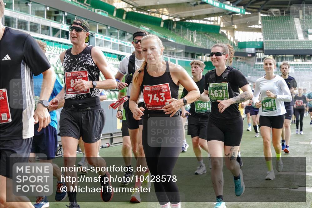 13.09.2026 - 21. swb-Marathon Bremen Michael Burmester http://msf.ph/oto/10428578 13.09.2026 13:26:29 Laufen im Stadion 186, 202, 364, 390, 530, 543, 645, 815, 818, 833, 966, 1077, 1283, 1410, 1443, 1459, 1473, 1487, 1504, 1530, 1561, 1618, 1700, 1744, 1828, 1830, 1953, 2058, 2059, 2271, 2273, 2298, 2308, 2309, 2354, 2382, 2384, 2388, 2404, 2428, 2506, 2507, 2508, 2542, 2558, 2576, 2582, 2591, 2592, 2656, 2675, 2748, 2752, 2762, 2817, 2875, 2878, 2896, 2965, 2970, 2981, 3005, 3045, 3047, 3050, 3062, 3084, 3097, 3142, 3172, 3184, 3259, 3329, 3359, 3390, 3433, 3540, 3629, 3756 meine-sportfotos.de