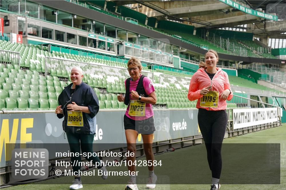 13.09.2026 - 21. swb-Marathon Bremen Michael Burmester http://msf.ph/oto/10428584 13.09.2026 10:54:43 Laufen im Stadion 12163, 10387, 10533, 10534, 10573, 10627, 10650, 10667, 10968, 11025, 11031, 11161, 11195, 11266, 11352, 11496, 11807, 12377, 12408, 12535, 12546 meine-sportfotos.de