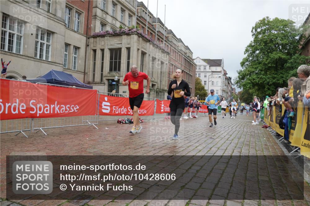 13.09.2026 - Kiel Lauf Yannick Fuchs http://msf.ph/oto/10428606 13.09.2026 11:08:48 Ziel 24, 25, 1170, 2250, 2951, 4709, 6576, 9162, 10928, 834, 1067, 2235, 2575, 3536, 3798, 5418, 5856, 6061, 6185, 6360, 6626, 6662, 7108, 7254, 7667, 9162, 9800, 10525, 10645, 10647, 11442, 1226, 1569, 3022, 3752, 4526, 6028, 7681, 9112, 9752, 9995, 10813, 11674, 12238, 12334, 2120, 6401, 7254, 8019, 10525 meine-sportfotos.de
