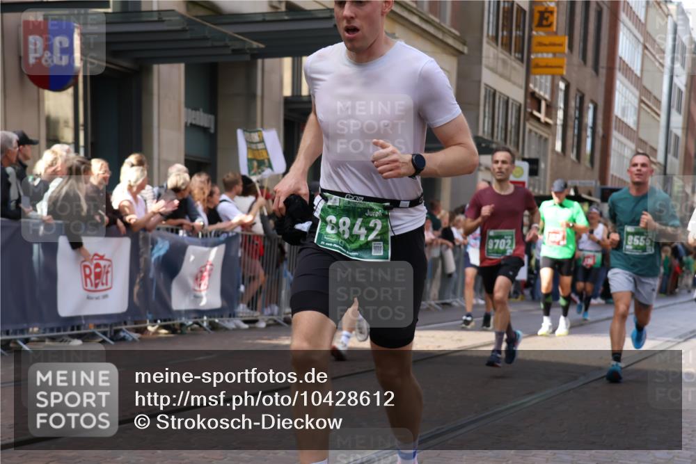 13.09.2026 - 21. swb-Marathon Bremen Strokosch-Dieckow http://msf.ph/oto/10428612 13.09.2026 13:08:28 Ziel 715, 1925, 3110, 3276, 3330, 4033, 5377, 5517, 5696, 6842, 6906, 7064, 7121, 8555, 9240, 9411, 9702, 9867, 9906, 9911, 339, 678, 1335, 1696, 2098, 2266, 2844, 3808, 4082, 4247, 4888, 5424, 5594, 8655, 9084, 9582 meine-sportfotos.de