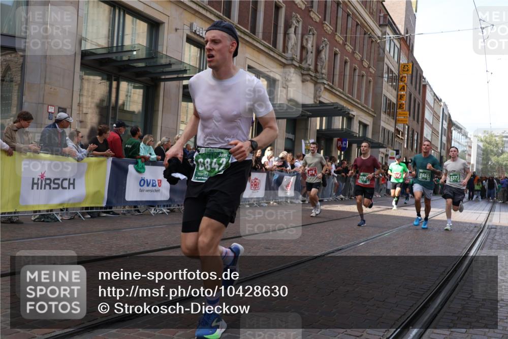 13.09.2026 - 21. swb-Marathon Bremen Strokosch-Dieckow http://msf.ph/oto/10428630 13.09.2026 13:08:29 Ziel 715, 1925, 3110, 3276, 3330, 4033, 5377, 5517, 5636, 5696, 6842, 6906, 7064, 7121, 8555, 9240, 9411, 9702, 9867, 9906, 9911, 339, 678, 1335, 1696, 2098, 2266, 3808, 4082, 4247, 4888, 5424, 5594, 8655, 9084, 9582 meine-sportfotos.de