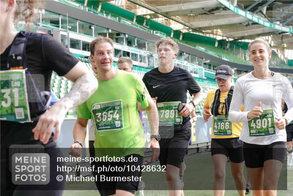 13.09.2026 - 21. swb-Marathon Bremen Michael Burmester http://msf.ph/oto/10428632 13.09.2026 13:26:31 Laufen im Stadion 186, 202, 364, 390, 530, 543, 645, 815, 818, 833, 966, 1077, 1283, 1410, 1412, 1443, 1459, 1473, 1487, 1504, 1530, 1561, 1618, 1700, 1744, 1828, 1830, 1953, 2058, 2059, 2273, 2298, 2308, 2309, 2354, 2382, 2384, 2388, 2404, 2428, 2506, 2507, 2508, 2542, 2558, 2576, 2582, 2591, 2592, 2656, 2675, 2748, 2752, 2762, 2817, 2875, 2878, 2896, 2923, 2965, 2970, 2981, 3045, 3047, 3050, 3062, 3084, 3097, 3142, 3172, 3184, 3259, 3329, 3359, 3433, 3540, 3629, 3756 meine-sportfotos.de