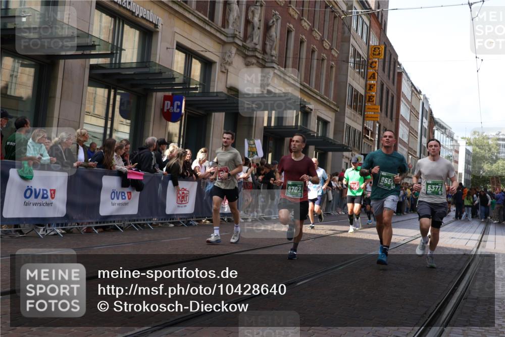 13.09.2026 - 21. swb-Marathon Bremen Strokosch-Dieckow http://msf.ph/oto/10428640 13.09.2026 13:08:29 Ziel 715, 1925, 3110, 3276, 3330, 4033, 5377, 5517, 5636, 5696, 6842, 6906, 7064, 7121, 8555, 9240, 9411, 9702, 9867, 9906, 9911, 339, 678, 1335, 1696, 2098, 2266, 3808, 4082, 4247, 4888, 5424, 5594, 8655, 9084, 9582 meine-sportfotos.de
