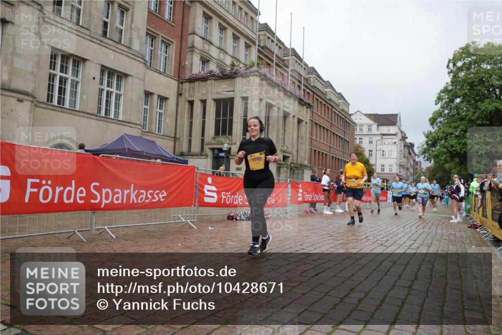 13.09.2026 - Kiel Lauf Yannick Fuchs http://msf.ph/oto/10428671 13.09.2026 11:08:56 Ziel 1226, 1569, 2250, 2951, 3022, 4526, 9752, 10813, 10928, 11674, 12334, 24, 25, 834, 1067, 1170, 2235, 2575, 3536, 3798, 4709, 5418, 6061, 6185, 6360, 6576, 6626, 6662, 7667, 9162, 9800, 10645, 10647, 11442, 1934, 3752, 6028, 7681, 8933, 9112, 9995, 12238, 12532, 3798, 5856, 6061, 6185, 7108, 7254, 10525 meine-sportfotos.de