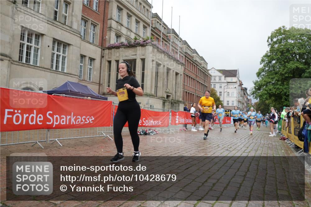 13.09.2026 - Kiel Lauf Yannick Fuchs http://msf.ph/oto/10428679 13.09.2026 11:08:56 Ziel 1226, 1569, 2250, 2951, 3022, 4526, 9752, 10813, 10928, 11674, 12334, 24, 25, 834, 1067, 1170, 2235, 2575, 3536, 3798, 4709, 5418, 6061, 6185, 6360, 6576, 6626, 6662, 7667, 9162, 9800, 10645, 10647, 11442, 1934, 3752, 6028, 7681, 8933, 9112, 9995, 12238, 12532, 3798, 5856, 6061, 6185, 7108, 7254, 10525 meine-sportfotos.de