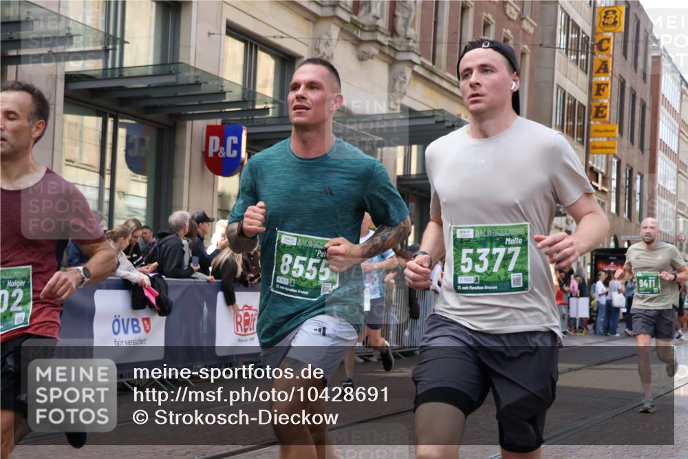 13.09.2026 - 21. swb-Marathon Bremen Strokosch-Dieckow http://msf.ph/oto/10428691 13.09.2026 13:08:31 Ziel 715, 1925, 3110, 3276, 3330, 4033, 4384, 5377, 5517, 5636, 5696, 6842, 6906, 7064, 7121, 8555, 9240, 9411, 9702, 9867, 9906, 9911, 339, 678, 1335, 1696, 3808, 4082, 4247, 4888, 5424, 5594, 8655, 9084, 9582 meine-sportfotos.de