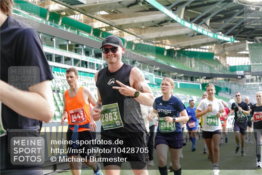 13.09.2026 - 21. swb-Marathon Bremen Michael Burmester http://msf.ph/oto/10428705 13.09.2026 13:26:34 Laufen im Stadion 186, 202, 364, 390, 530, 543, 645, 815, 818, 833, 966, 1077, 1283, 1410, 1412, 1443, 1459, 1473, 1487, 1504, 1530, 1561, 1608, 1618, 1700, 1744, 1828, 1830, 1953, 1961, 2058, 2059, 2273, 2298, 2308, 2309, 2354, 2382, 2384, 2388, 2404, 2428, 2507, 2508, 2542, 2558, 2576, 2582, 2591, 2592, 2656, 2675, 2725, 2748, 2752, 2762, 2817, 2875, 2878, 2896, 2923, 2965, 2970, 2981, 3045, 3047, 3050, 3062, 3073, 3084, 3097, 3142, 3172, 3184, 3259, 3329, 3359, 3433, 3540, 3592, 3629, 3756 meine-sportfotos.de