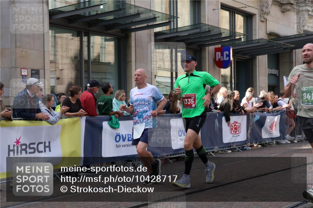 13.09.2026 - 21. swb-Marathon Bremen Strokosch-Dieckow http://msf.ph/oto/10428717 13.09.2026 13:08:32 Ziel 715, 1925, 3110, 3276, 3330, 4033, 4384, 5377, 5517, 5636, 5696, 6842, 6906, 7064, 7121, 7262, 8555, 9240, 9411, 9702, 9867, 9906, 9911, 339, 678, 1335, 1696, 3808, 4082, 4247, 4888, 5424, 5594, 8655, 9084, 9582 meine-sportfotos.de