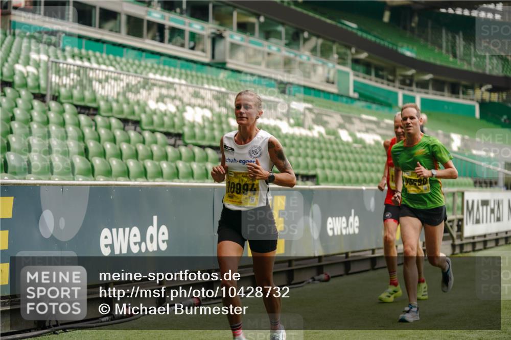 13.09.2026 - 21. swb-Marathon Bremen Michael Burmester http://msf.ph/oto/10428732 13.09.2026 10:19:51 Laufen im Stadion 10261, 10262, 10366, 10475, 10818, 10994, 11067, 11068, 11176, 11197, 11418, 11481, 11512, 11652, 12324, 12358, 12413, 12540, 13505, 13530, 13533, 13534, 13536, 13540, 13541, 13550, 13558, 13560, 13564, 13573, 13581, 13583, 13588, 13590, 13599, 13601, 13605, 13610, 13618, 13619, 13622, 13632, 13633, 13637, 13638, 13639, 10597, 12272, 13501, 13510, 13515, 13517, 13525, 13542, 13547, 13567, 13579, 13623, 13627, 13635 meine-sportfotos.de