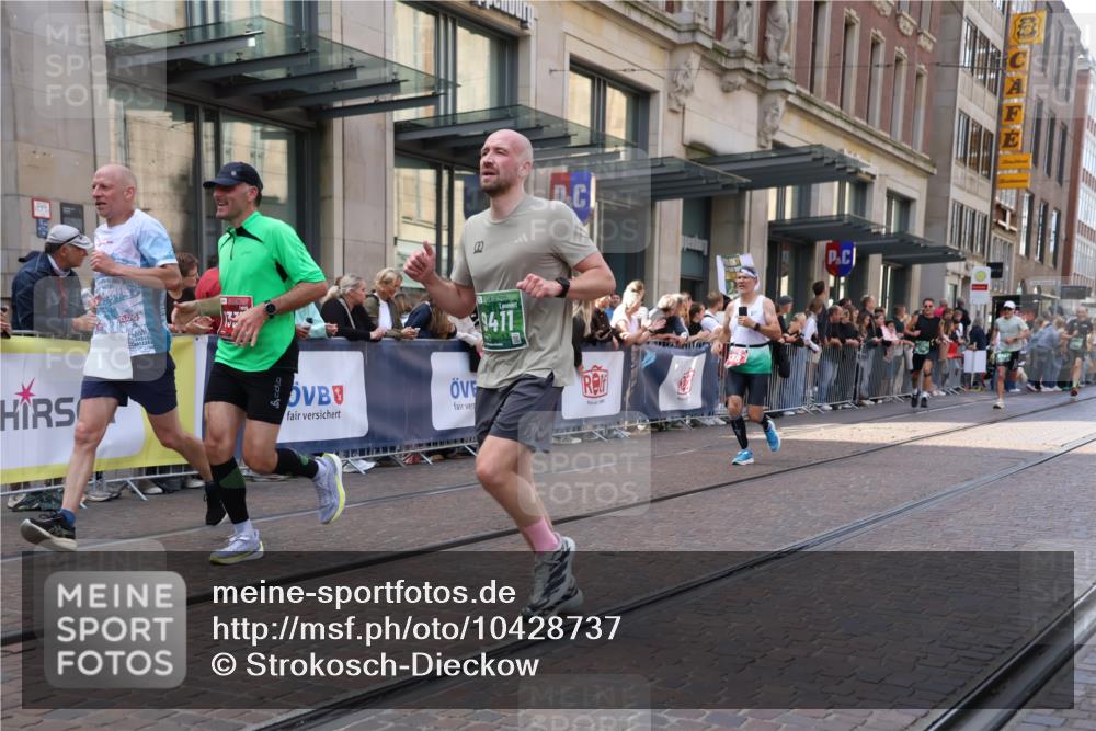13.09.2026 - 21. swb-Marathon Bremen Strokosch-Dieckow http://msf.ph/oto/10428737 13.09.2026 13:08:33 Ziel 715, 1925, 2287, 3110, 3276, 3330, 4033, 4384, 5377, 5517, 5636, 5696, 6842, 6906, 7064, 7121, 7262, 8555, 9240, 9411, 9702, 9867, 9906, 9911, 339, 678, 715, 1335, 1696, 3808, 4082, 4247, 4888, 5424, 5594, 8655, 9084, 9582 meine-sportfotos.de