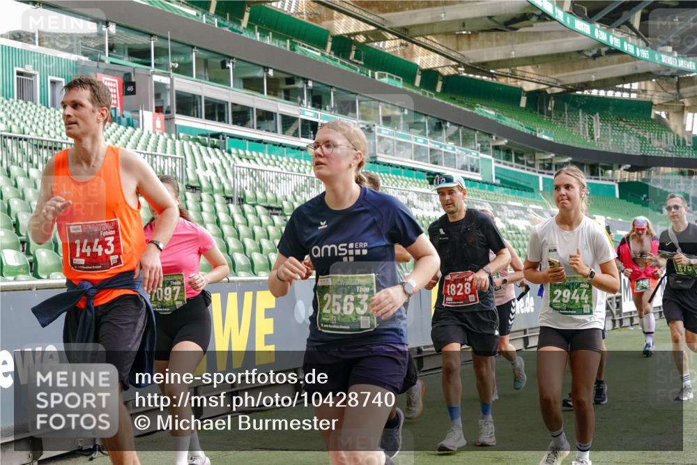 13.09.2026 - 21. swb-Marathon Bremen Michael Burmester http://msf.ph/oto/10428740 13.09.2026 13:26:35 Laufen im Stadion 186, 202, 364, 390, 530, 543, 645, 815, 818, 833, 966, 1077, 1283, 1410, 1412, 1443, 1459, 1473, 1487, 1504, 1530, 1561, 1608, 1618, 1700, 1744, 1828, 1953, 1961, 2058, 2059, 2273, 2298, 2308, 2309, 2354, 2382, 2384, 2388, 2404, 2428, 2507, 2508, 2542, 2558, 2576, 2582, 2591, 2592, 2656, 2675, 2725, 2748, 2752, 2762, 2817, 2875, 2878, 2896, 2923, 2965, 2970, 2981, 3045, 3047, 3050, 3062, 3073, 3084, 3097, 3142, 3172, 3184, 3259, 3329, 3359, 3433, 3540, 3592, 3629, 3756 meine-sportfotos.de