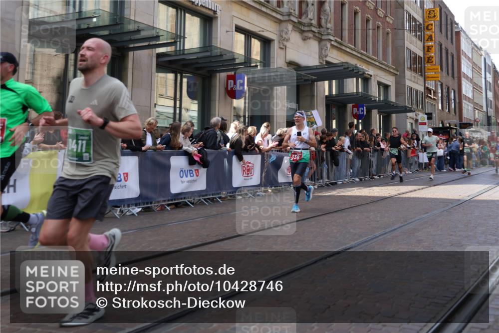 13.09.2026 - 21. swb-Marathon Bremen Strokosch-Dieckow http://msf.ph/oto/10428746 13.09.2026 13:08:33 Ziel 715, 1925, 2287, 3110, 3276, 3330, 4033, 4384, 5377, 5517, 5636, 5696, 6842, 6906, 7064, 7121, 7262, 8555, 9240, 9411, 9702, 9867, 9906, 9911, 339, 678, 715, 1335, 1696, 3808, 4082, 4247, 4888, 5424, 5594, 8655, 9084, 9582 meine-sportfotos.de