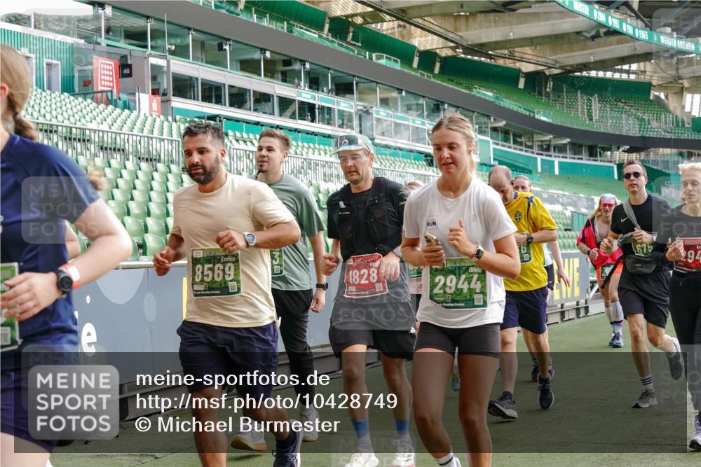 13.09.2026 - 21. swb-Marathon Bremen Michael Burmester http://msf.ph/oto/10428749 13.09.2026 13:26:35 Laufen im Stadion 186, 202, 364, 390, 530, 543, 645, 815, 818, 833, 966, 1077, 1283, 1410, 1412, 1443, 1459, 1473, 1487, 1504, 1530, 1561, 1608, 1618, 1700, 1744, 1828, 1953, 1961, 2058, 2059, 2273, 2298, 2308, 2309, 2354, 2382, 2384, 2388, 2404, 2428, 2507, 2508, 2542, 2558, 2576, 2582, 2591, 2592, 2656, 2675, 2725, 2748, 2752, 2762, 2817, 2875, 2878, 2896, 2923, 2965, 2970, 2981, 3045, 3047, 3050, 3062, 3073, 3084, 3097, 3142, 3172, 3184, 3259, 3329, 3359, 3433, 3540, 3592, 3629, 3756 meine-sportfotos.de