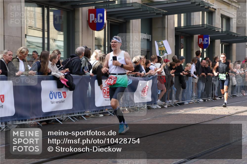 13.09.2026 - 21. swb-Marathon Bremen Strokosch-Dieckow http://msf.ph/oto/10428754 13.09.2026 13:08:34 Ziel 1925, 2287, 3110, 3276, 3330, 4033, 4384, 5377, 5517, 5636, 5696, 6842, 6906, 7064, 7121, 7262, 8120, 8555, 9240, 9411, 9702, 9867, 9906, 9911, 339, 678, 715, 1335, 1696, 3808, 4082, 4247, 4888, 5424, 5594, 7064, 8655, 9084, 9582 meine-sportfotos.de