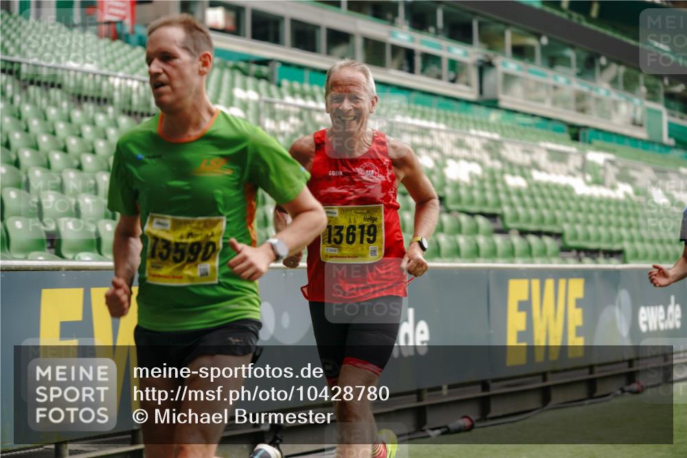13.09.2026 - 21. swb-Marathon Bremen Michael Burmester http://msf.ph/oto/10428780 13.09.2026 10:19:53 Laufen im Stadion 10261, 10262, 10366, 10475, 10818, 10994, 11067, 11068, 11176, 11197, 11418, 11481, 11512, 11652, 12324, 12358, 12413, 12540, 13505, 13530, 13533, 13534, 13536, 13540, 13541, 13550, 13558, 13560, 13564, 13573, 13581, 13583, 13588, 13590, 13599, 13601, 13605, 13610, 13618, 13619, 13622, 13632, 13633, 13637, 13638, 13639, 10597, 12272, 13501, 13510, 13515, 13517, 13542, 13547, 13567, 13579, 13623, 13627, 13635 meine-sportfotos.de